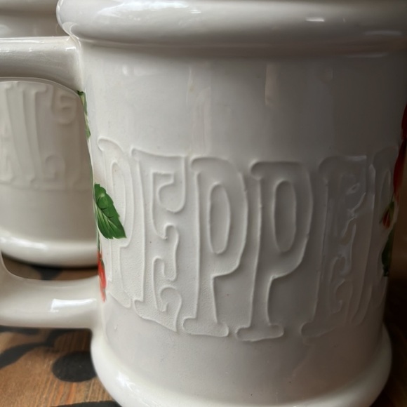 Vintage 80's Strawberries Salt and Pepper Shakers Cottagecore Ceramic Handmade - Picture 6 of 9